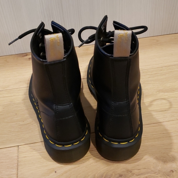 Like new vegan leather dr martens 1460 boots pascal sz 6 - Picture 7 of 10